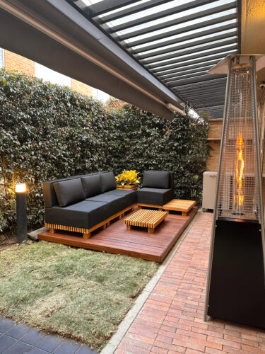 Diseño Interior patio trasero con mobiliario y equipamiento - Proyecto Mosquera - Millenium Brokers pisos e interiorismo