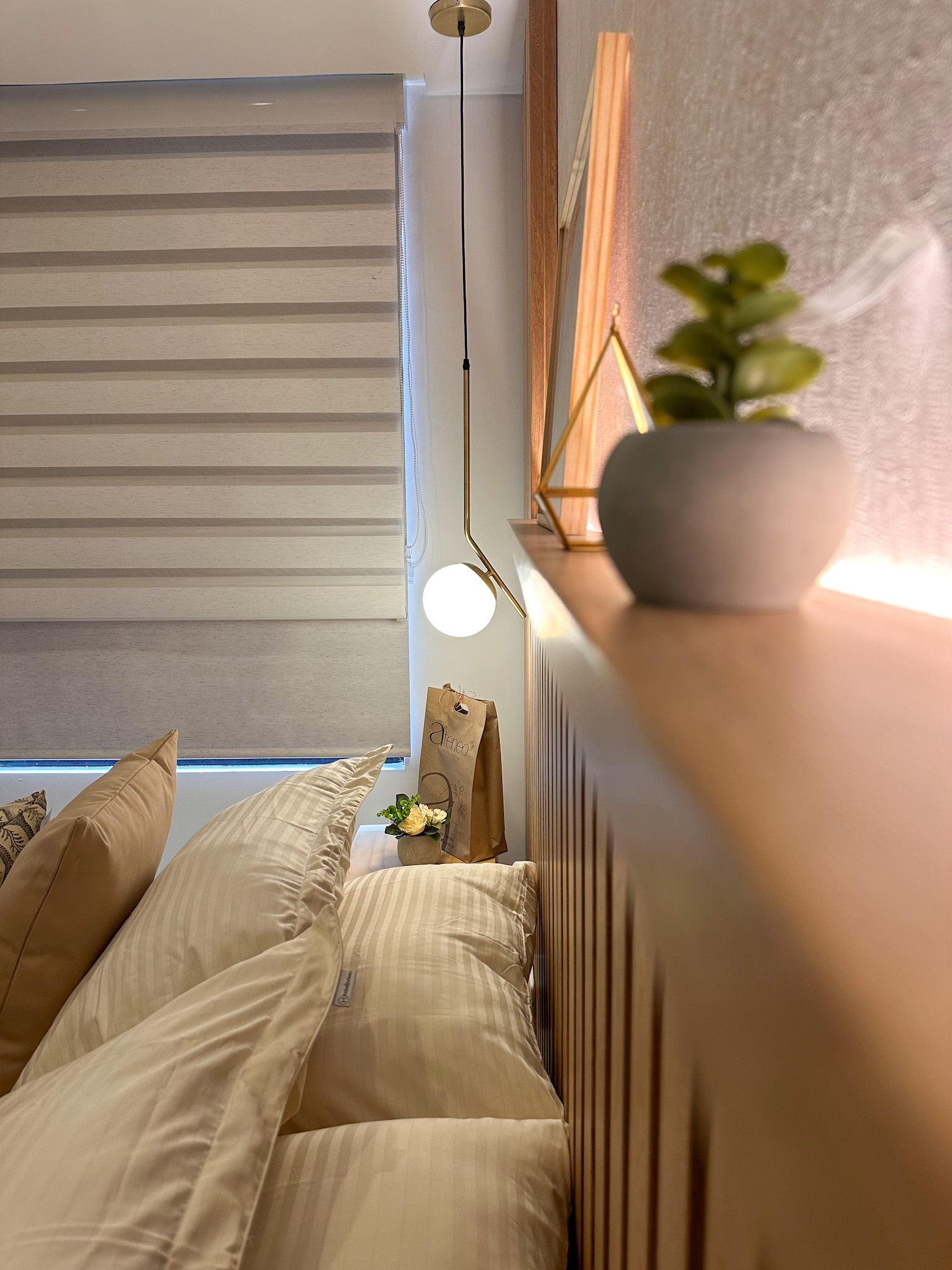 Diseño Interior Proyecto Habitación Cota Foto detalle cabecera en flor morado - Millenium Brokers pisos e interiorismo