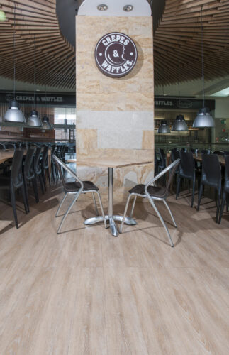piso-vinilo-tono-claro-proyecto-crepes-and-waffles-White Oiled Vinilo2-millenium-brokers-pisos-e-interiorismo