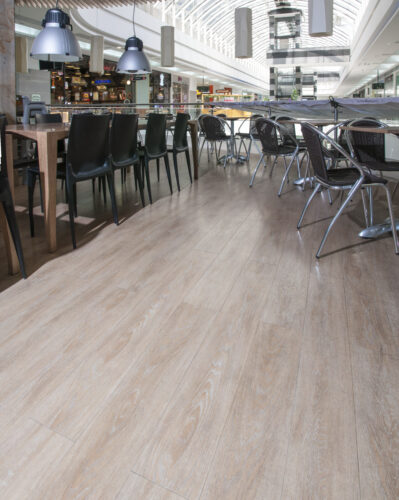 piso-vinilo-tono-claro-proyecto-crepes-and-waffles-White Oiled Vinilo4-millenium-brokers-pisos-e-interiorismo